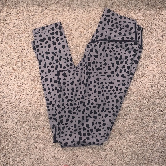 Balance Athletica now Vitality Snow Leopard Leggings - Picture 4 of 4